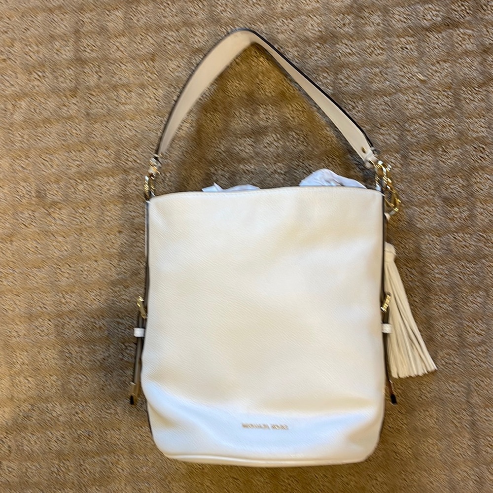 Michael Kors white leather bucket bag. Perfect!